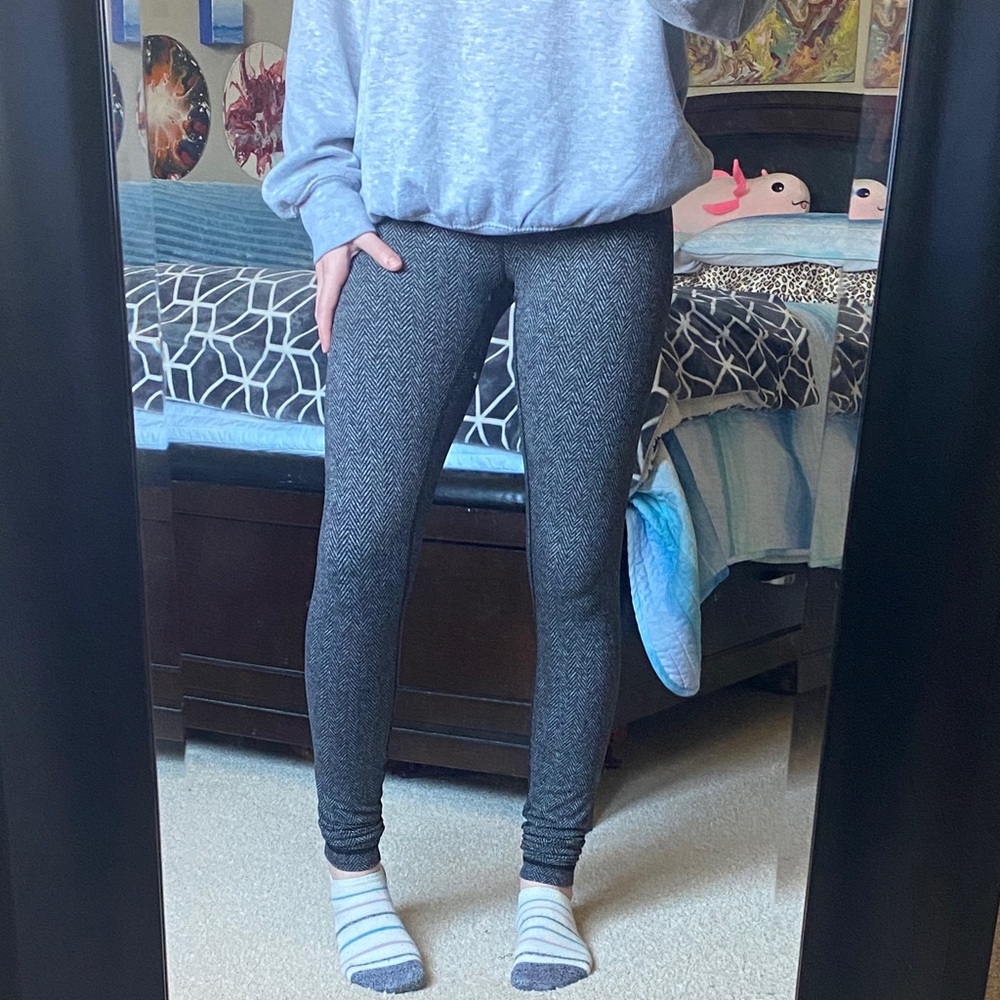 Lululemon Size 4 Classic Wunder Under Black and Gray Herringbone Leggings